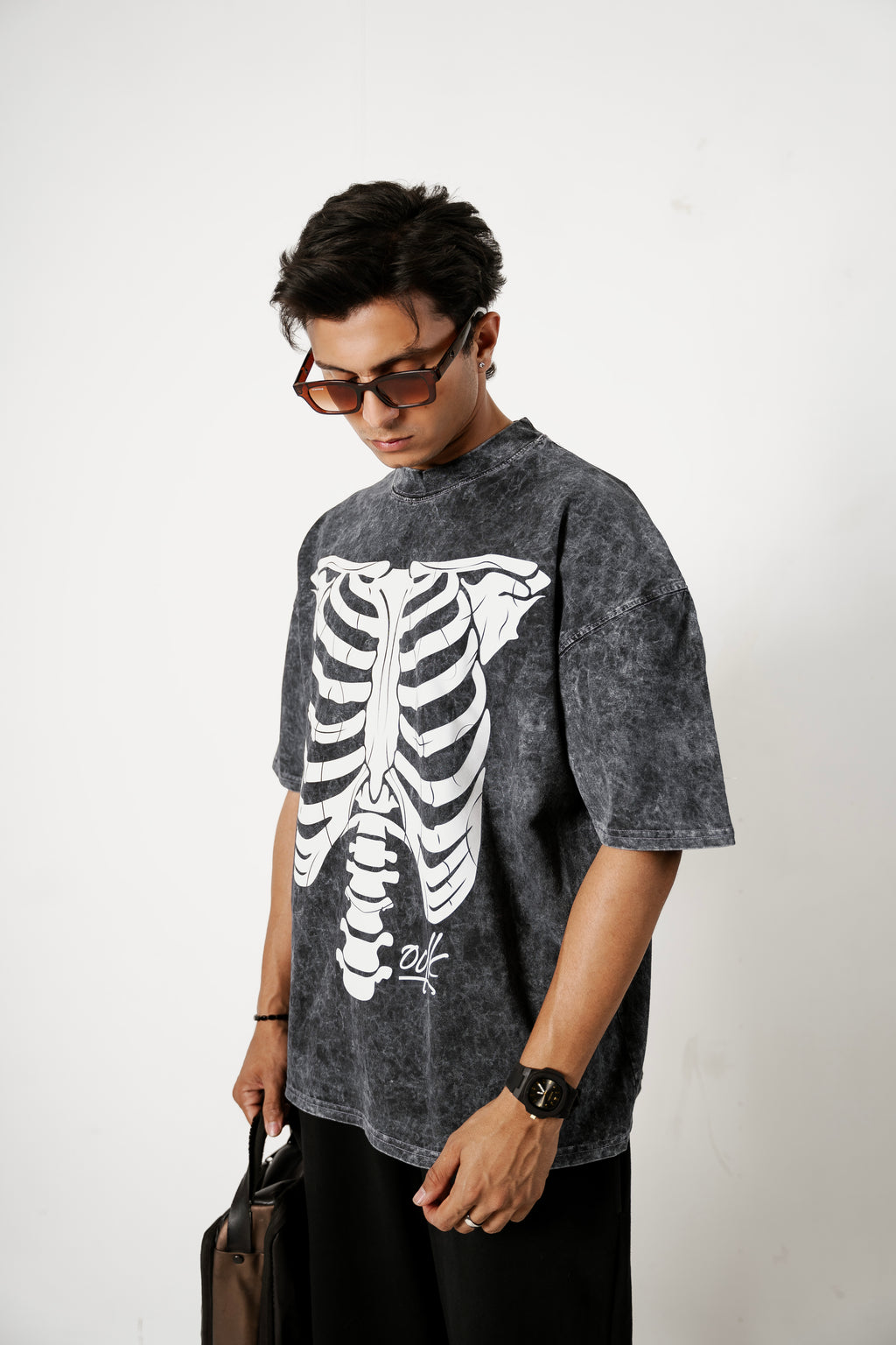 – SKELETON ACIDWASH OVERSIZED TEES –